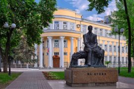 Памятник И.А. Бунину в Воронеже