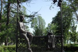 Памятник «Бунину – гимназисту»