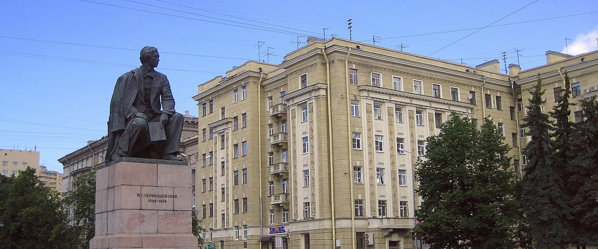 Памятник Чернышевскому в Санкт-Петербурге 